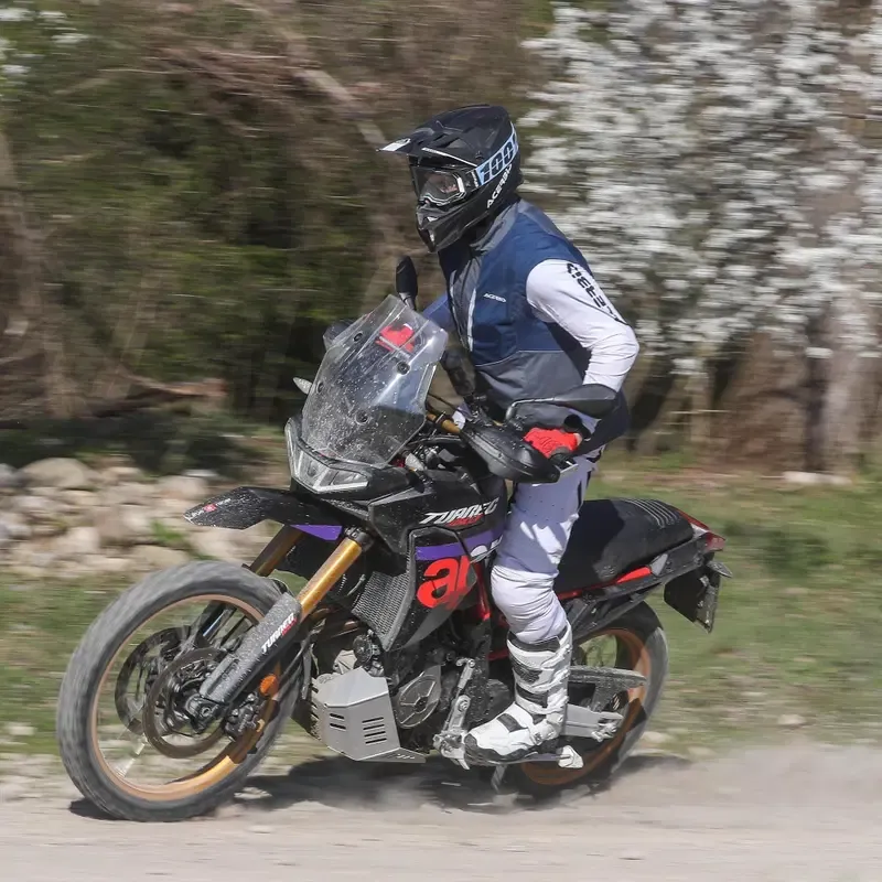 Aprilia Days и Moto Guzzi Days: в июне действуют скидки до 1500 евро на Tuareg, V85 и Stelvio — фото 3