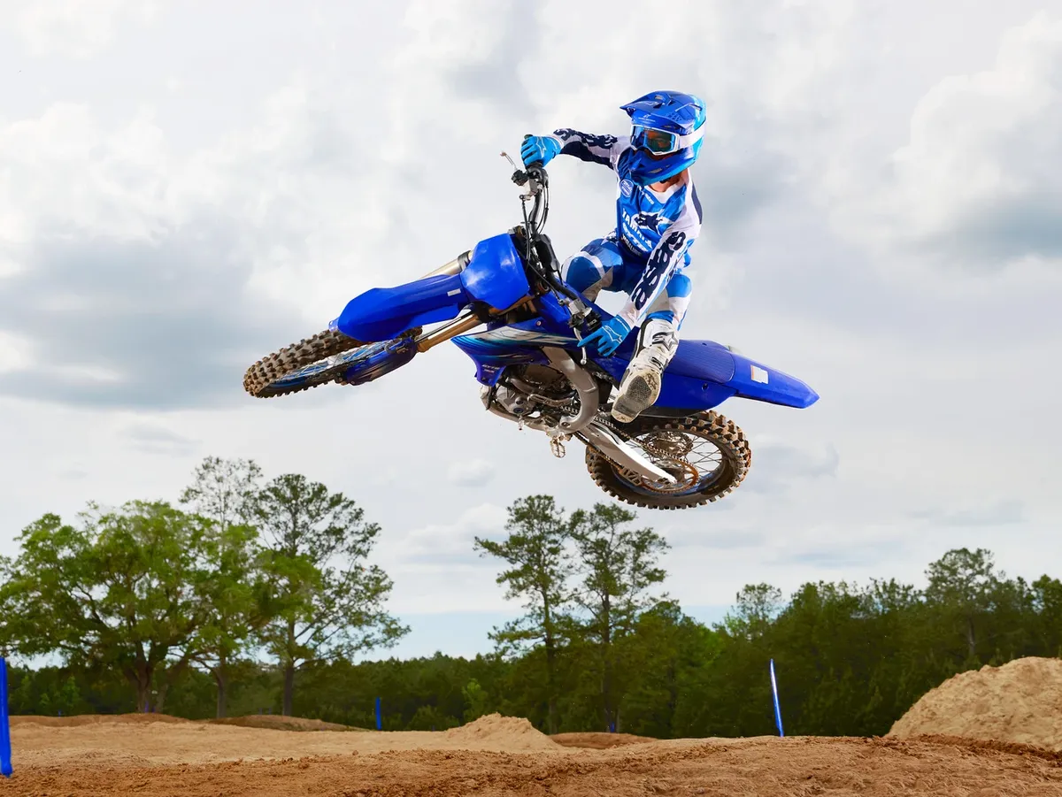Yamaha представила совершенно новый кроссовый мотоцикл YZ250F в специальной расцветке — фото 2