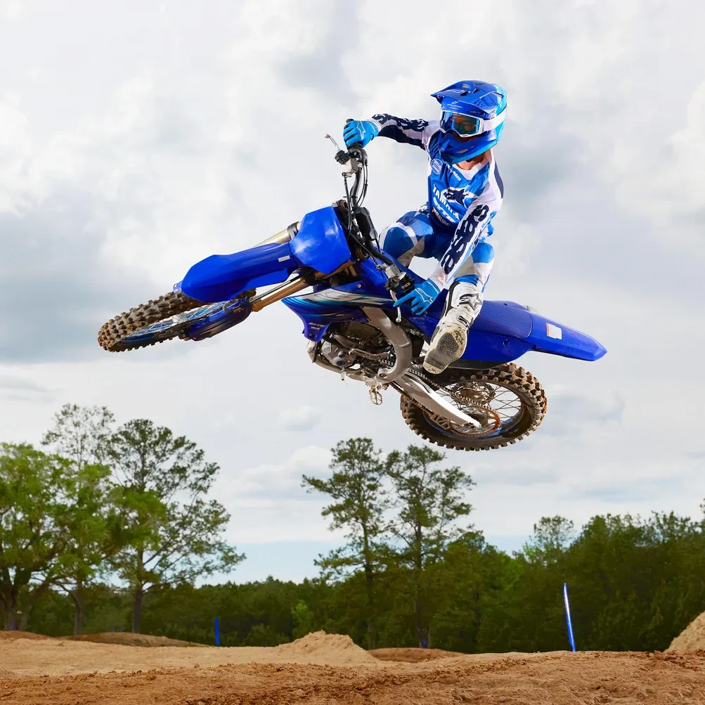 Yamaha представила совершенно новый кроссовый мотоцикл YZ250F в специальной расцветке — фото 3