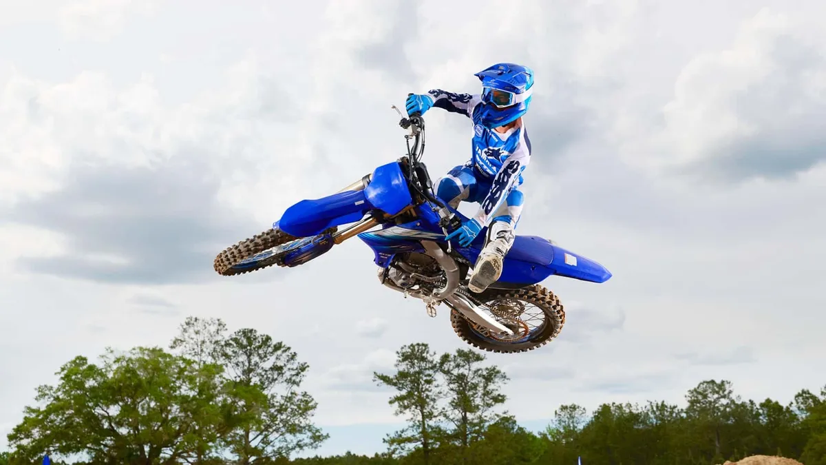 Yamaha представила совершенно новый кроссовый мотоцикл YZ250F в специальной расцветке — фото 4