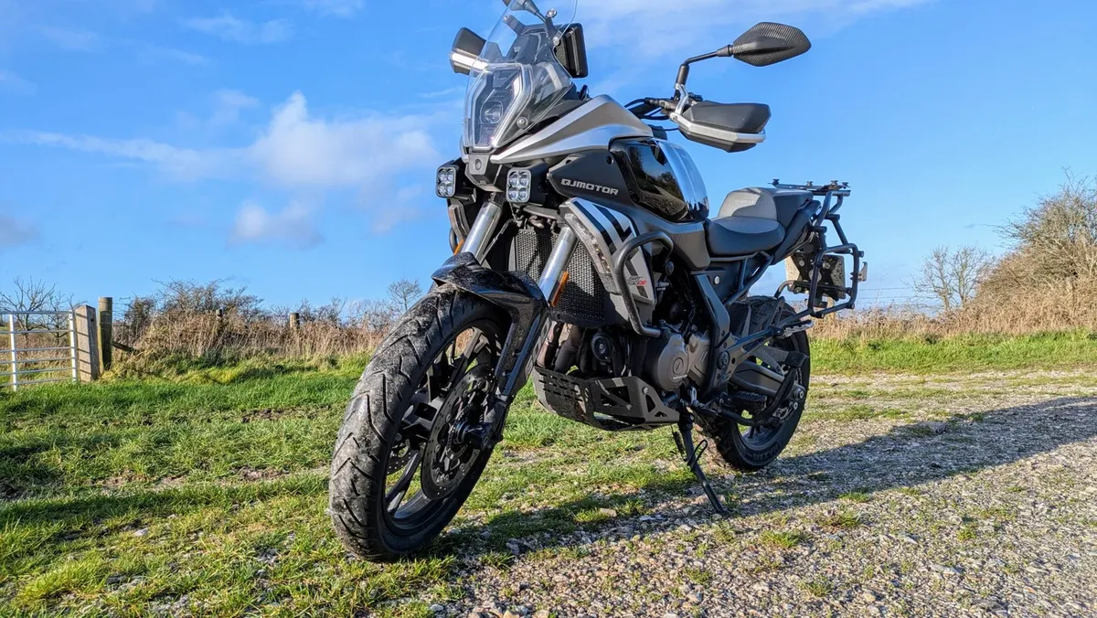 Обзор QJMotor SRT 600 S: выгодное предложение в классе приключенческих мотоциклов за £4 699