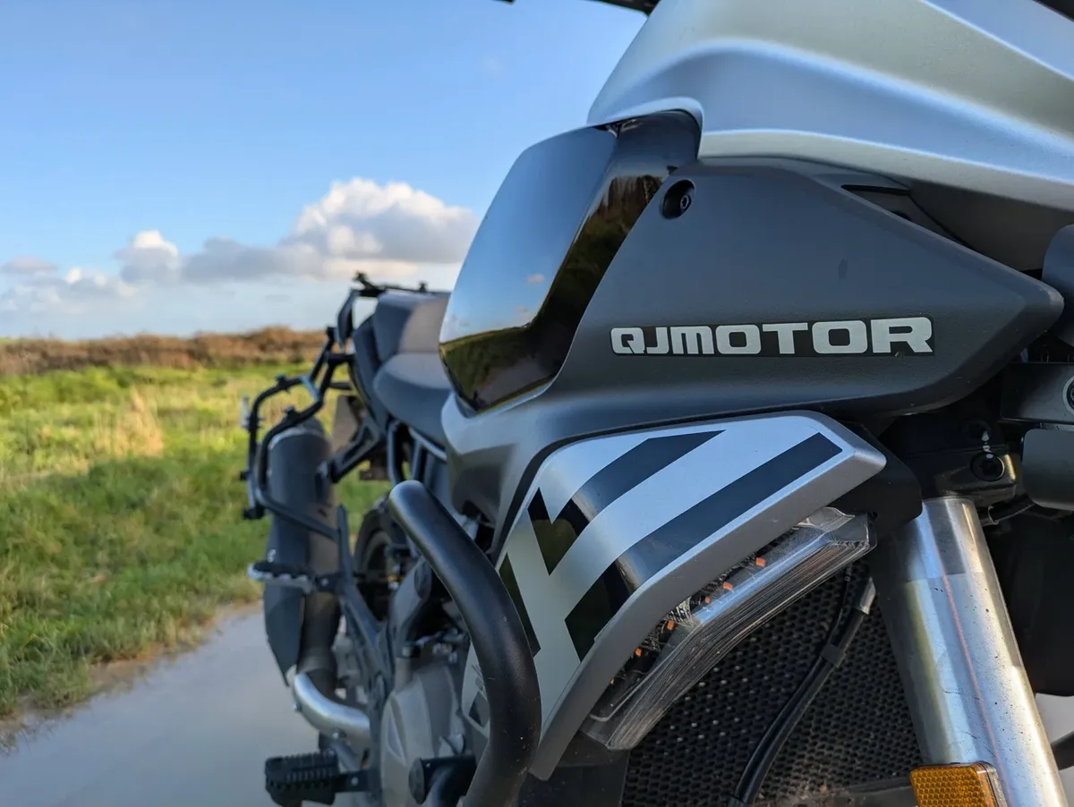Обзор QJMotor SRT 600 S: выгодное предложение в классе приключенческих мотоциклов за £4 699 — фото 3