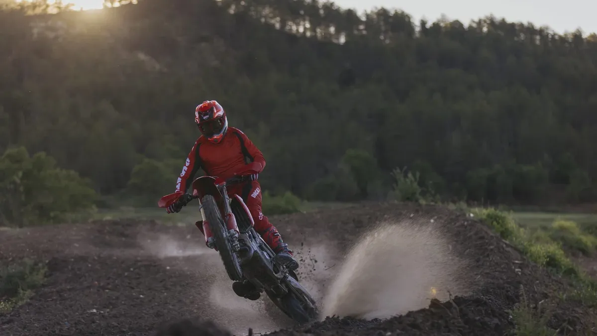 Представлен новый эндуро-мотоцикл Ducati Desmo450 EDS