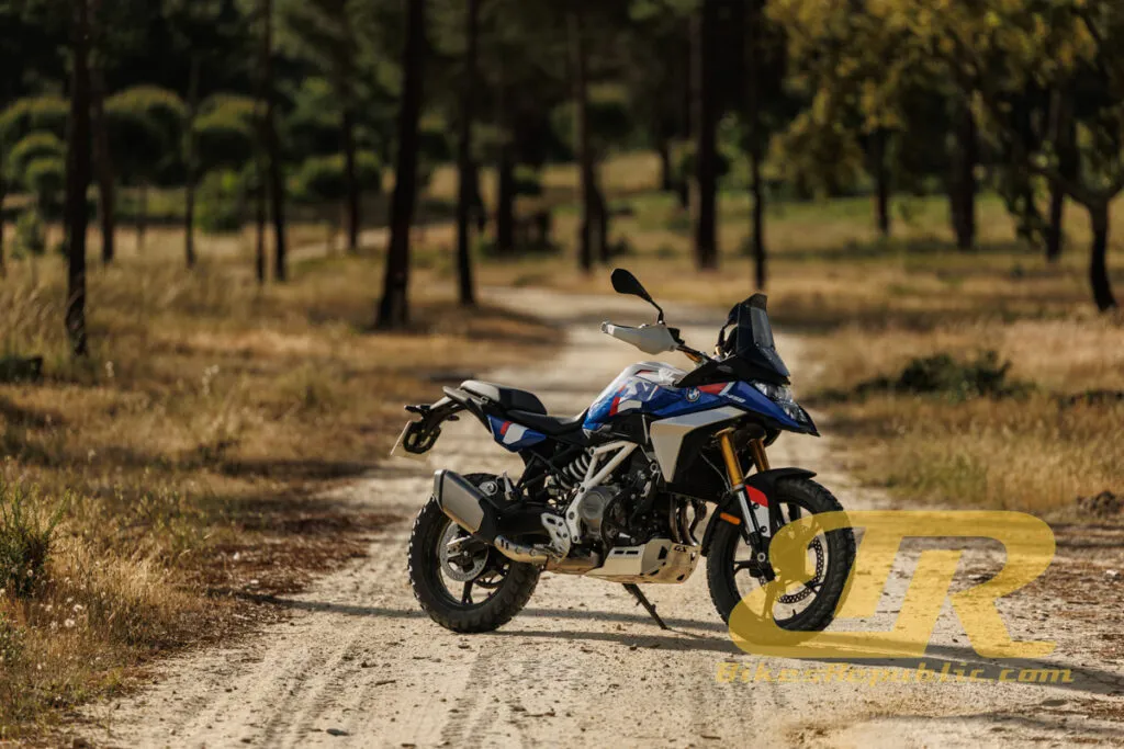 Возвращение легенды в новом формате: представлен BMW F 450 GS — фото 4
