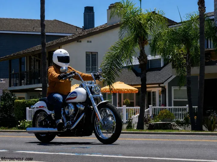 Фотогалерея обзора Harley-Davidson Super Glide 2026 года — фото 4