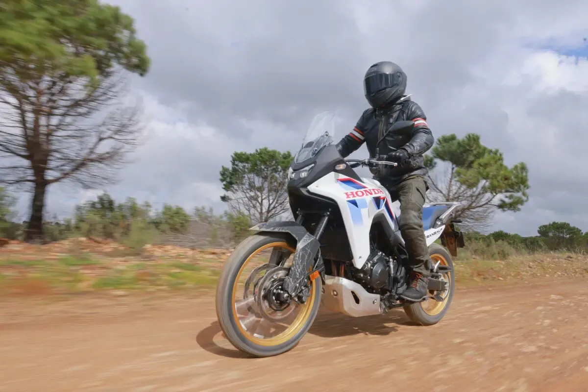 Первый тест-драйв: Honda XL750 Transalp с системой E-clutch — фото 3