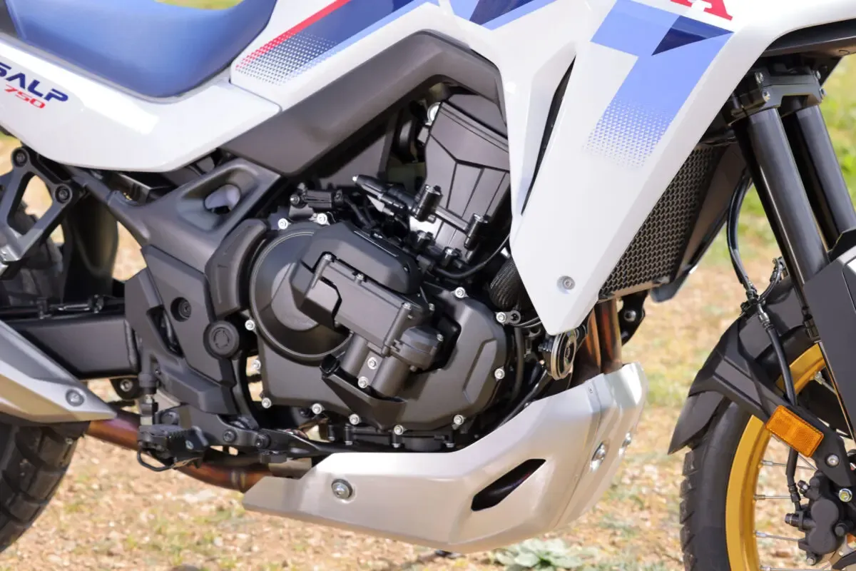Первый тест-драйв: Honda XL750 Transalp с системой E-clutch — фото 4
