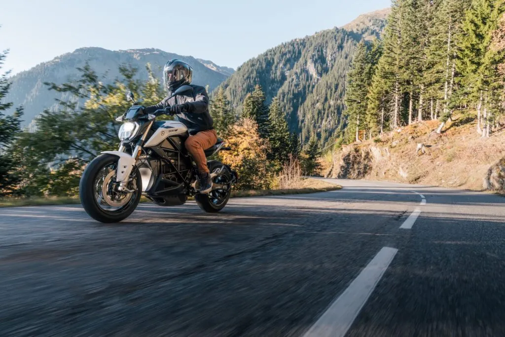 Zero Motorcycles празднует 20-летие и запускает юбилейные бонусы на модели 2026 года — фото 4