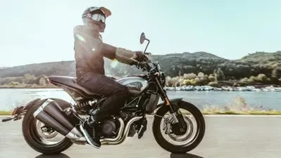 Эта Ducati 750 SS стоит до 100 000 евро, но владелец перекрасил её в зелёный цвет — фото 4