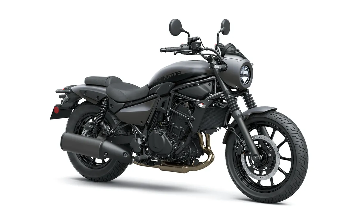 Kawasaki выпускает модели круизера Eliminator 2027 года: версии SE и Plaza Edition по цене от 858 000 иен