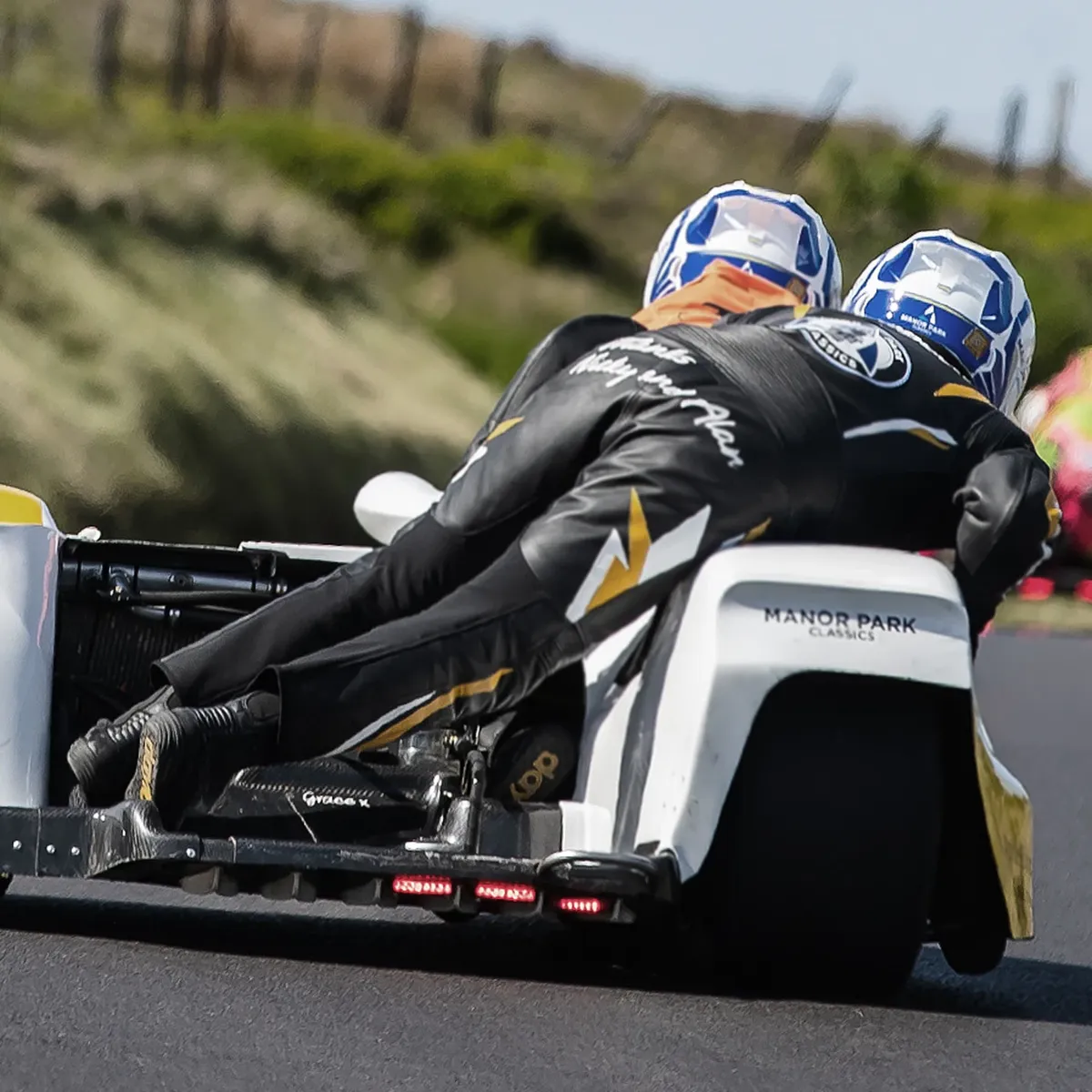 Организаторы Isle of Man TT пересмотрят целесообразность проведения гонок в классе сайдкар после серьезных инцидентов — фото 3