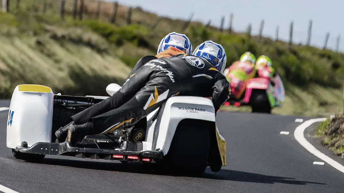 Организаторы Isle of Man TT пересмотрят целесообразность проведения гонок в классе сайдкар после серьезных инцидентов — фото 4