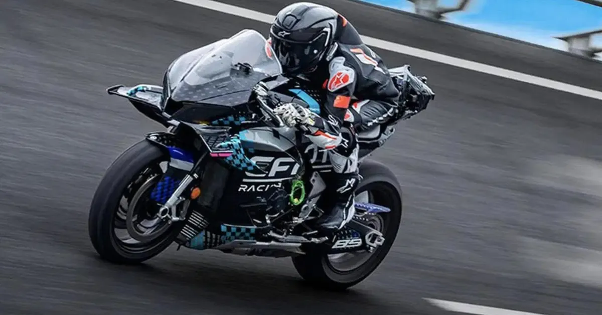 Новая CFMOTO V4 SR-RR вступает в клуб мотоциклов, преодолевших отметку в 300 км/ч