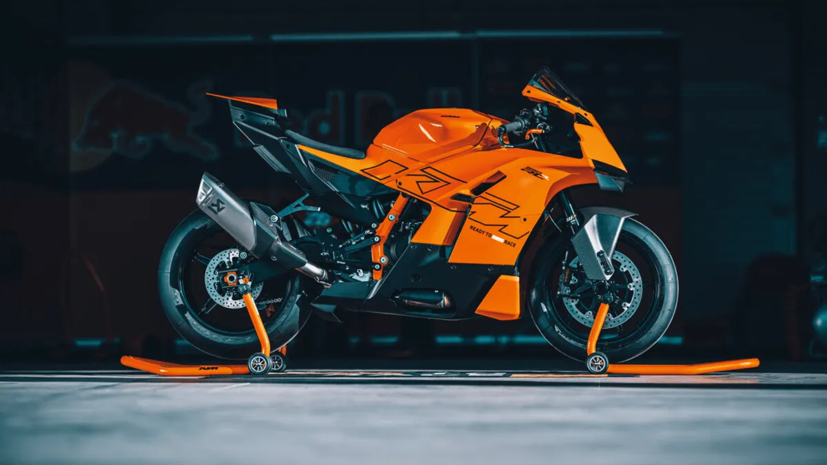 KTM 990 RC R и 990 Duke R в новой программе тест-райдов Orange Test Ride Takeover — фото 4