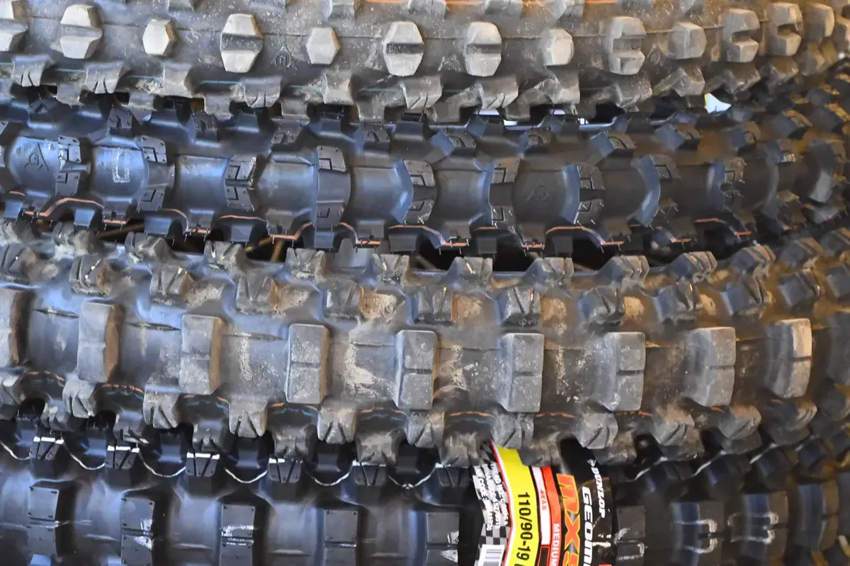 Первый взгляд на Dunlop Geomax MX54: мотоциклетная шина для твердых покрытий
