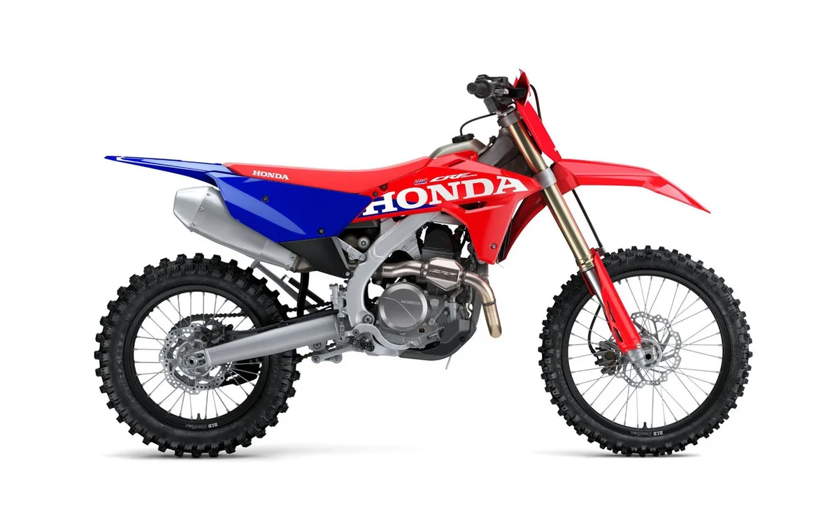 Honda представила новые спортивные мотоциклы CRF450R и CRF450RX с двигателем новой конструкции — фото 2