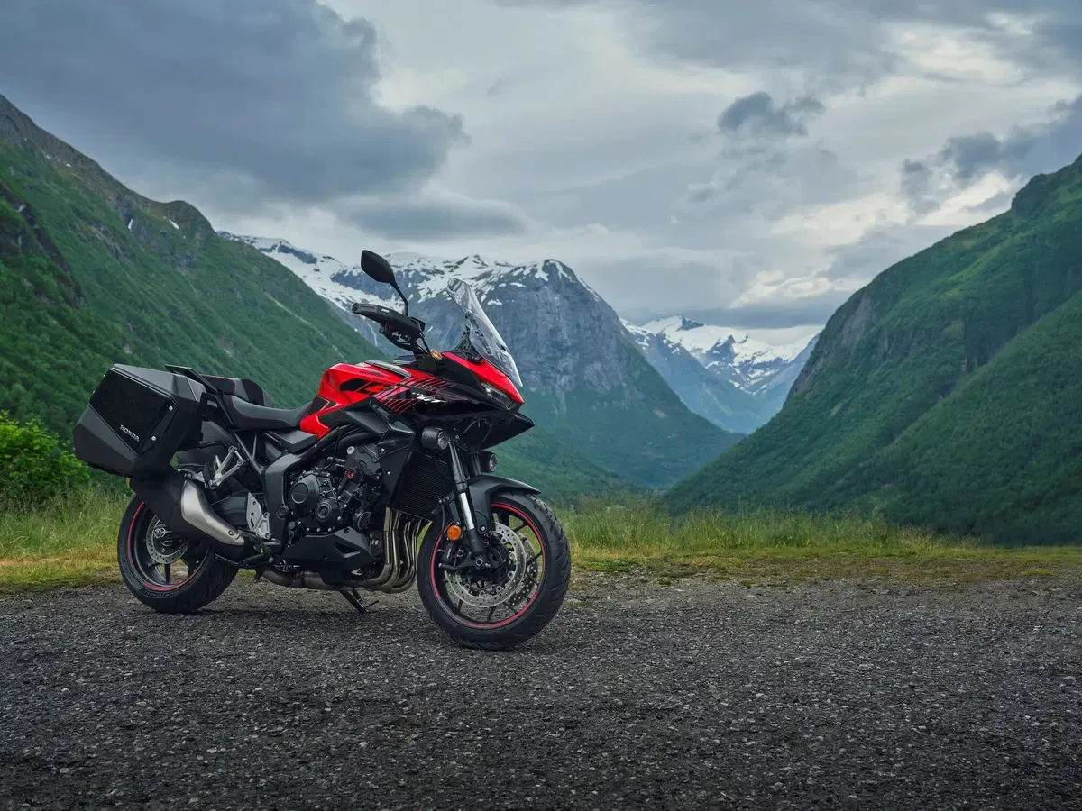 Тест-драйв Honda CB1000GT: 7 000 км пути от Италии до острова Мэн и обратно! — фото 3