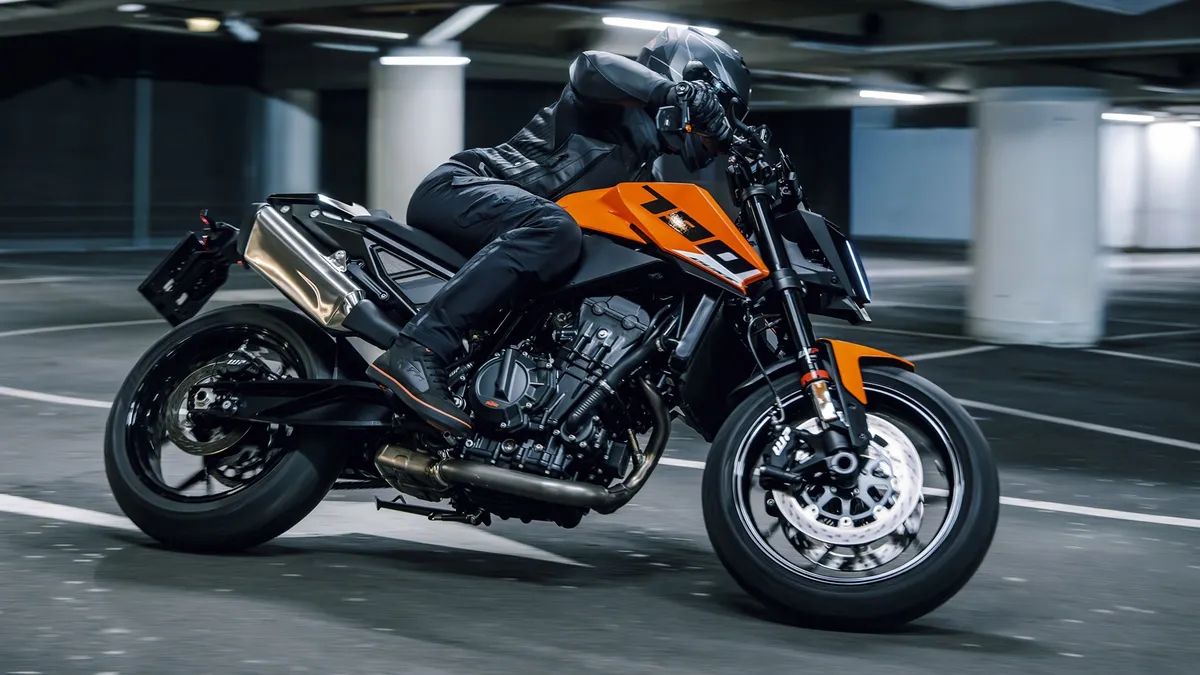 Представлен новый KTM 790 DUKE 2027 года: возвращение «Скальпеля» с обновленным дизайном и улучшенными характеристиками — фото 2