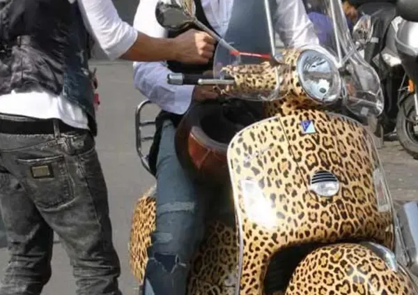 Vespa Стефано Габбана отправляется на аукцион: рекордная цена за икону итальянского стиля — фото 2
