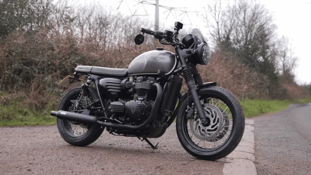 Модифицированный Bonneville T120 Black отправился на свои первые полноценные испытания
