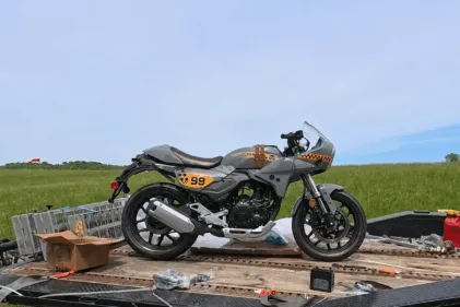 Модифицированный Bonneville T120 Black отправился на свои первые полноценные испытания — фото 3