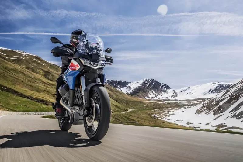 Aprilia и Moto Guzzi прибывают в Сестриере: бесплатные тест-драйвы на альпийских дорогах — фото 4