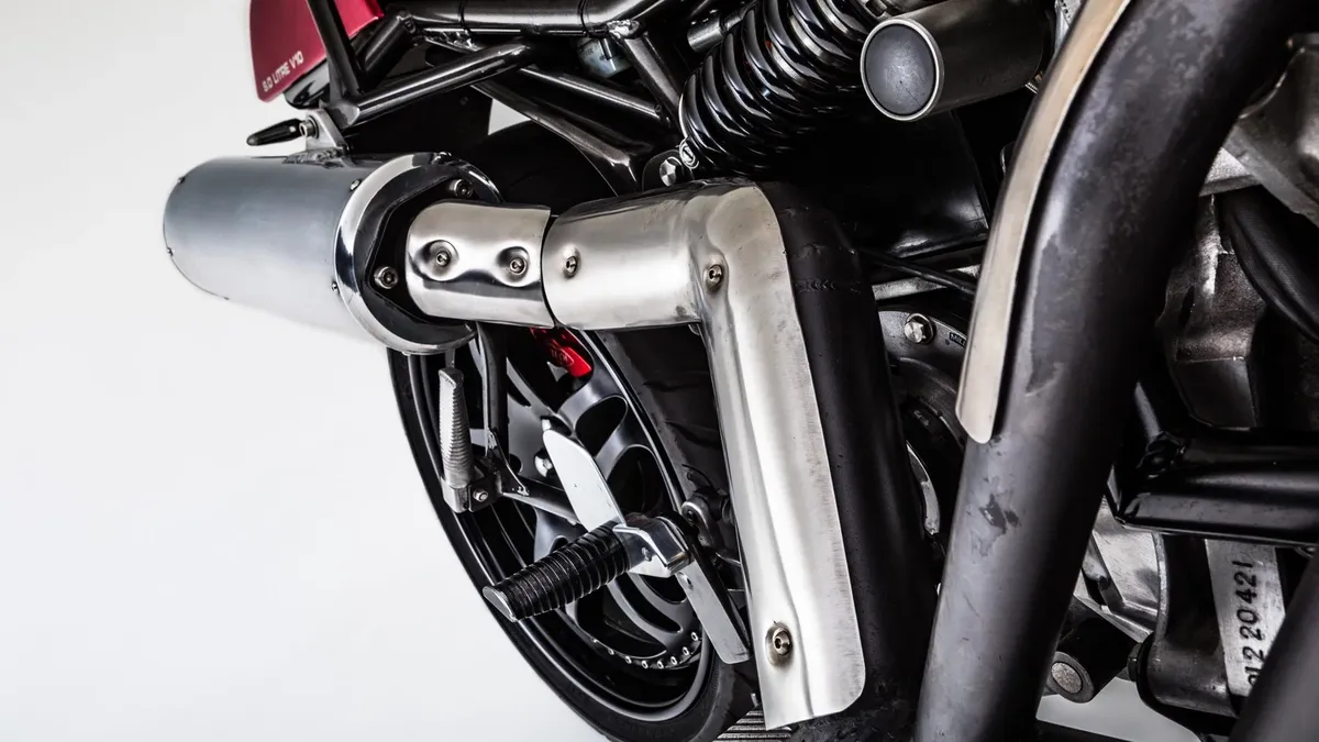 Аллен Миллиард выставляет на аукцион свой культовый мотоцикл Viper V10