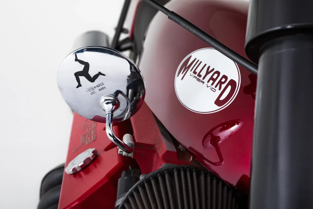 Аллен Миллиард выставляет на аукцион свой культовый мотоцикл Viper V10 — фото 3
