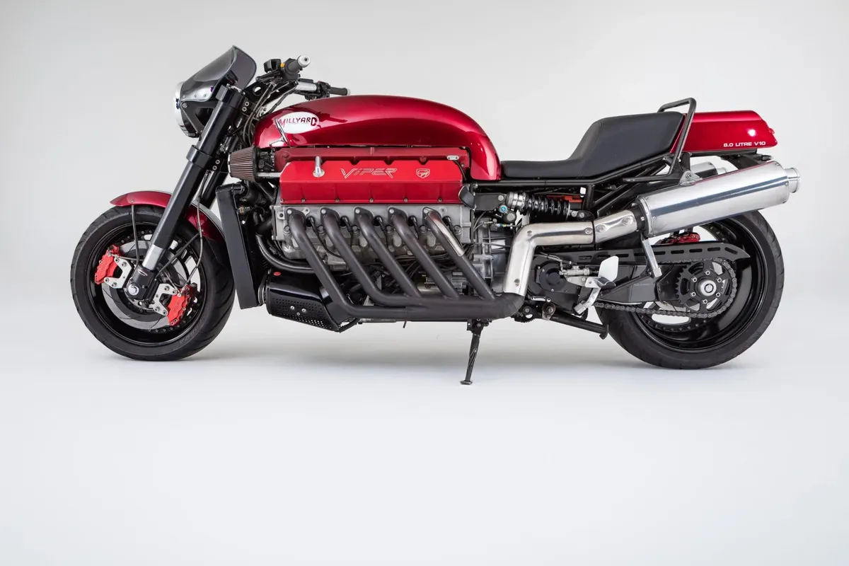 Аллен Миллиард выставляет на аукцион свой культовый мотоцикл Viper V10 — фото 4