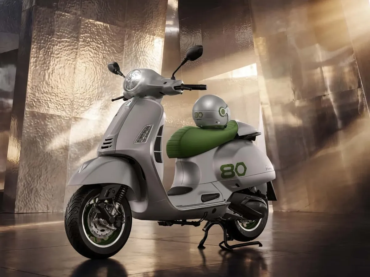 Vespa демонстрирует силу дизайна к своему 80-летию: взгляд на лимитированную серию скутеров — фото 2