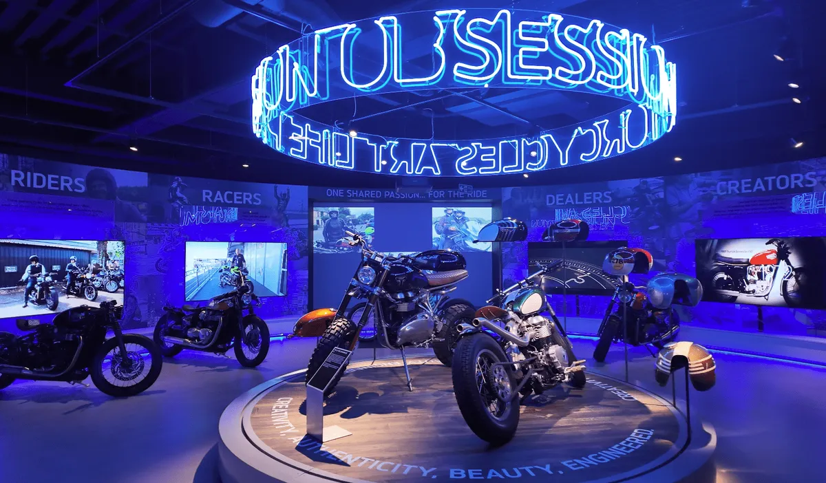 Опыт посещения завода Triumph получает новую цифровую стратегию