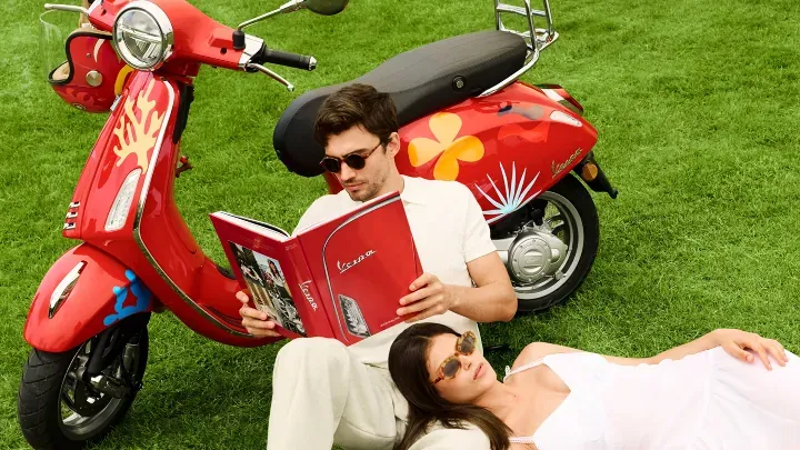 Assouline и Vespa празднуют 80 лет стиля