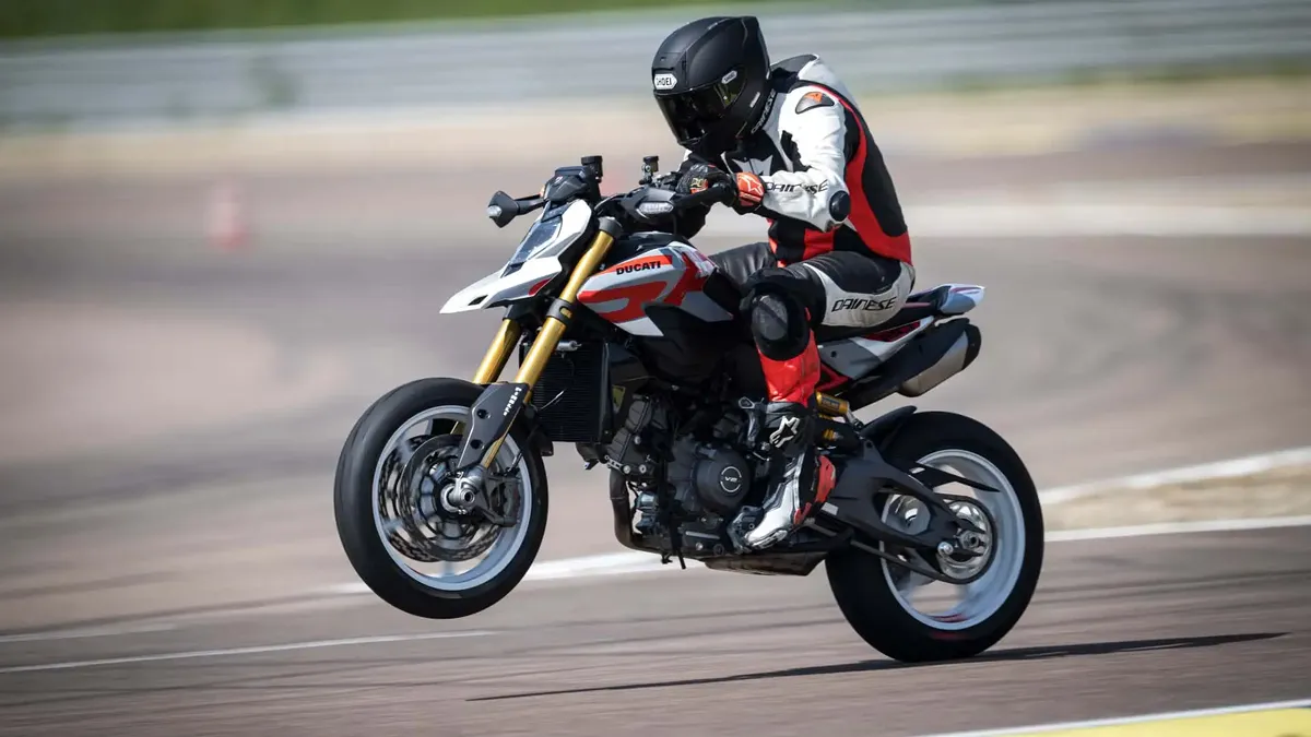 Безумный Ducati Hypermotard V2 SP излечил мой страх перед хулиганством