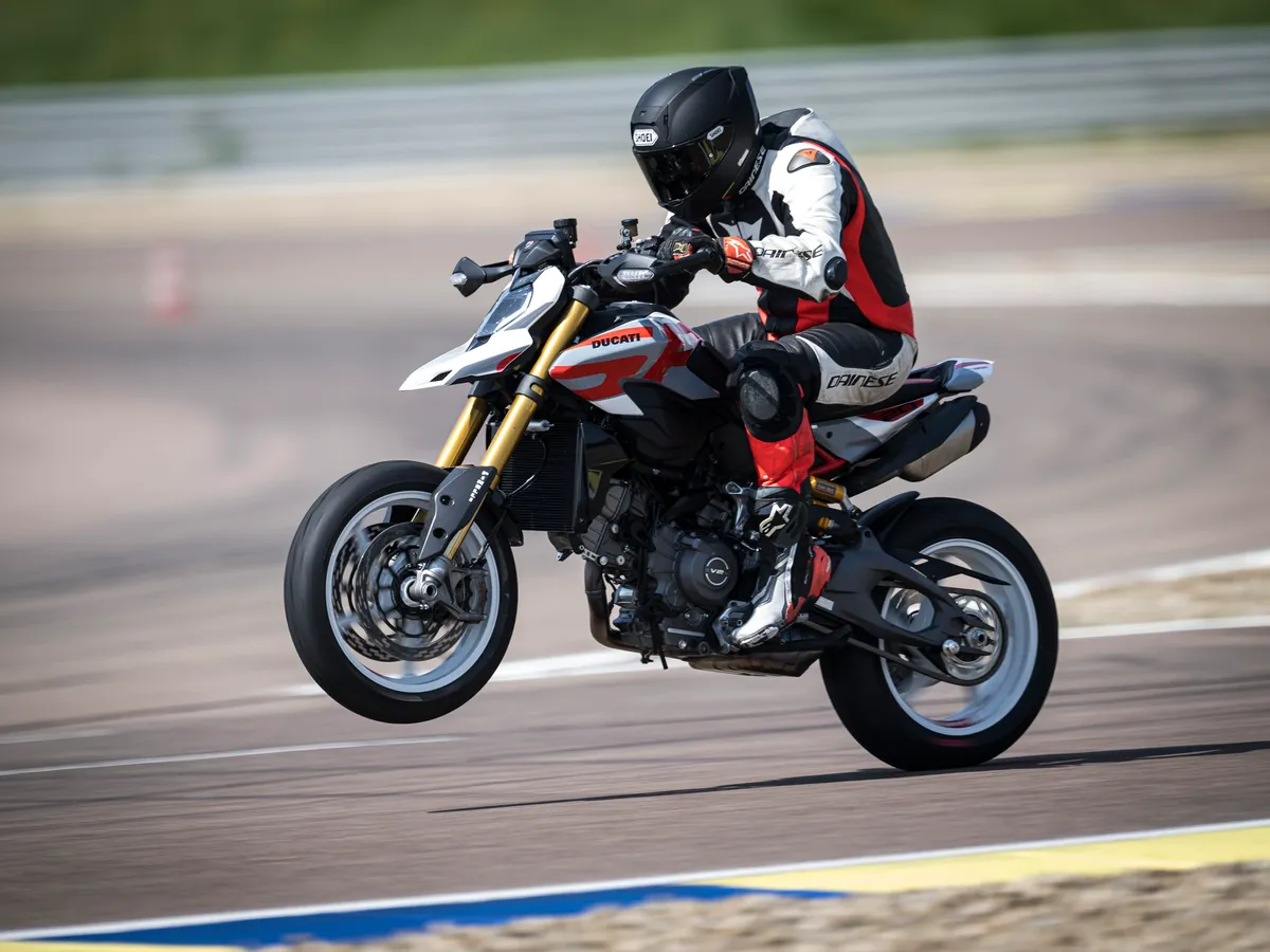 Безумный Ducati Hypermotard V2 SP излечил мой страх перед хулиганством — фото 2