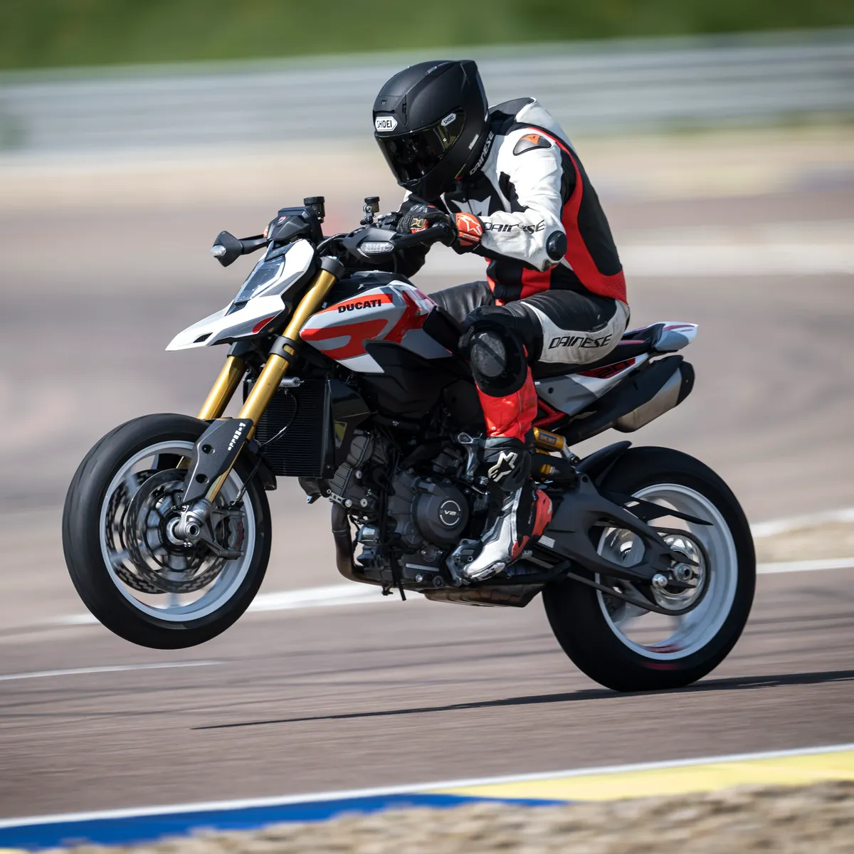Безумный Ducati Hypermotard V2 SP излечил мой страх перед хулиганством — фото 3