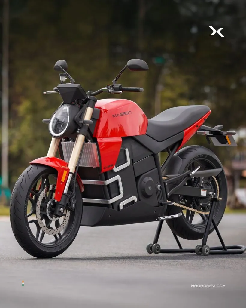 Индийский бренд электромотоциклов делает ставку на интеллект и беспроводную зарядку — фото 3