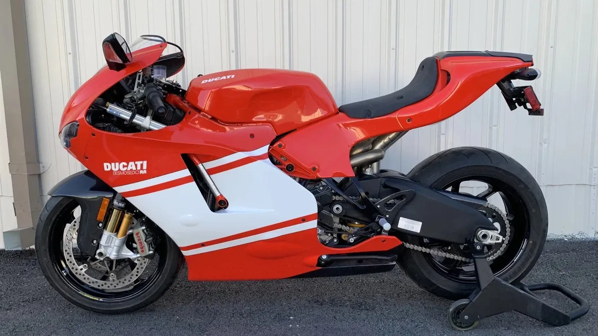 Ducati Desmosedici RR с пробегом «от дилера» выставлен на продажу на eBay