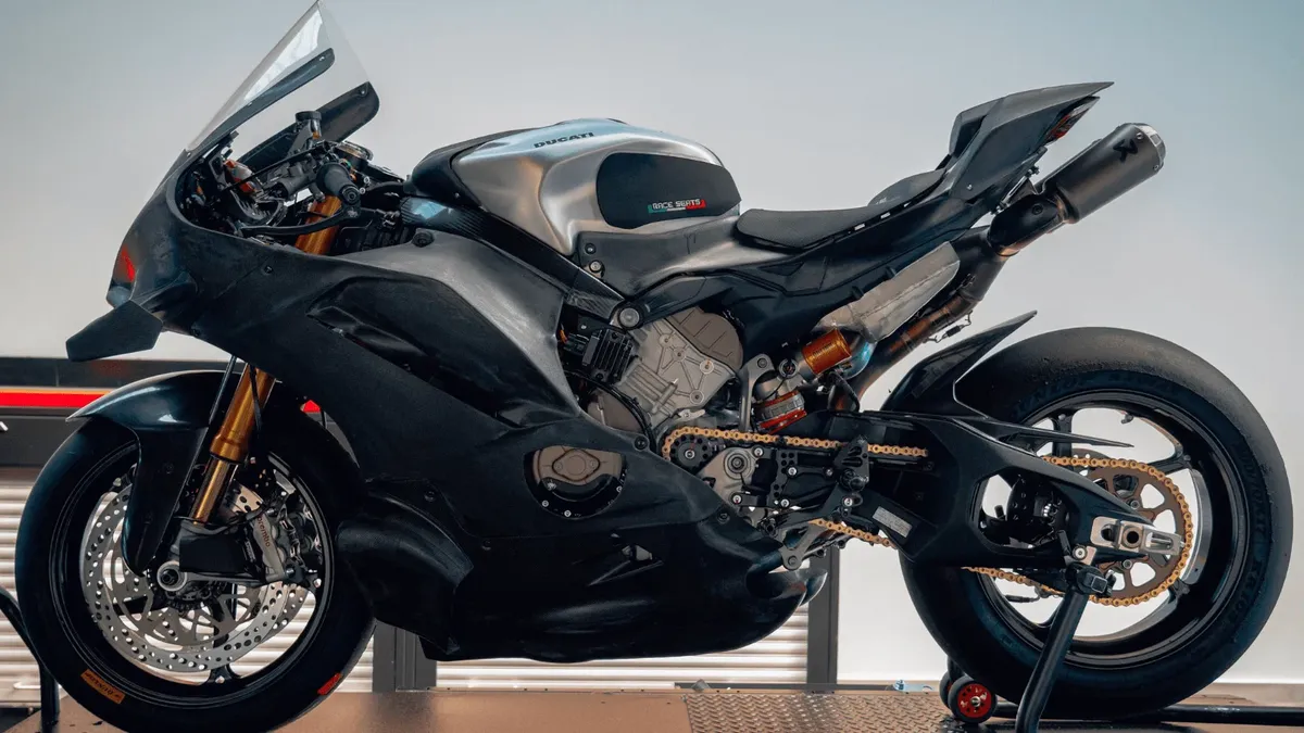 Команда Superbike представила электронный комплект, разработанный для моделей Ducati Panigale V4