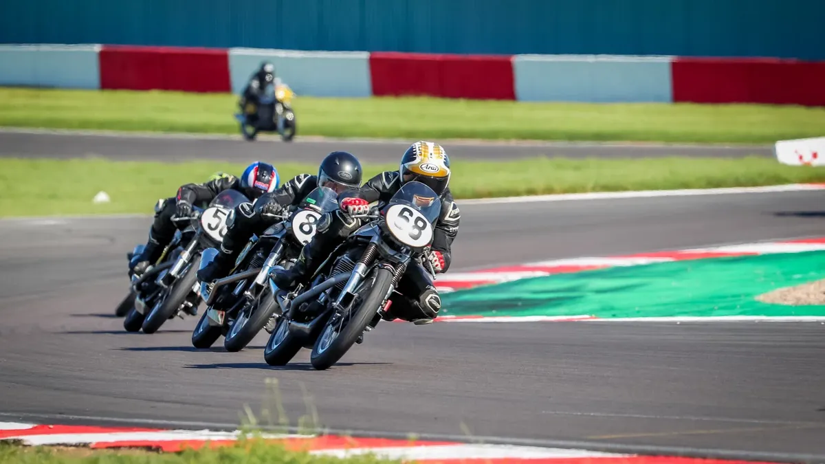 Norton поддерживает серию Lansdowne Classic в рамках продвижения своего гоночного наследия