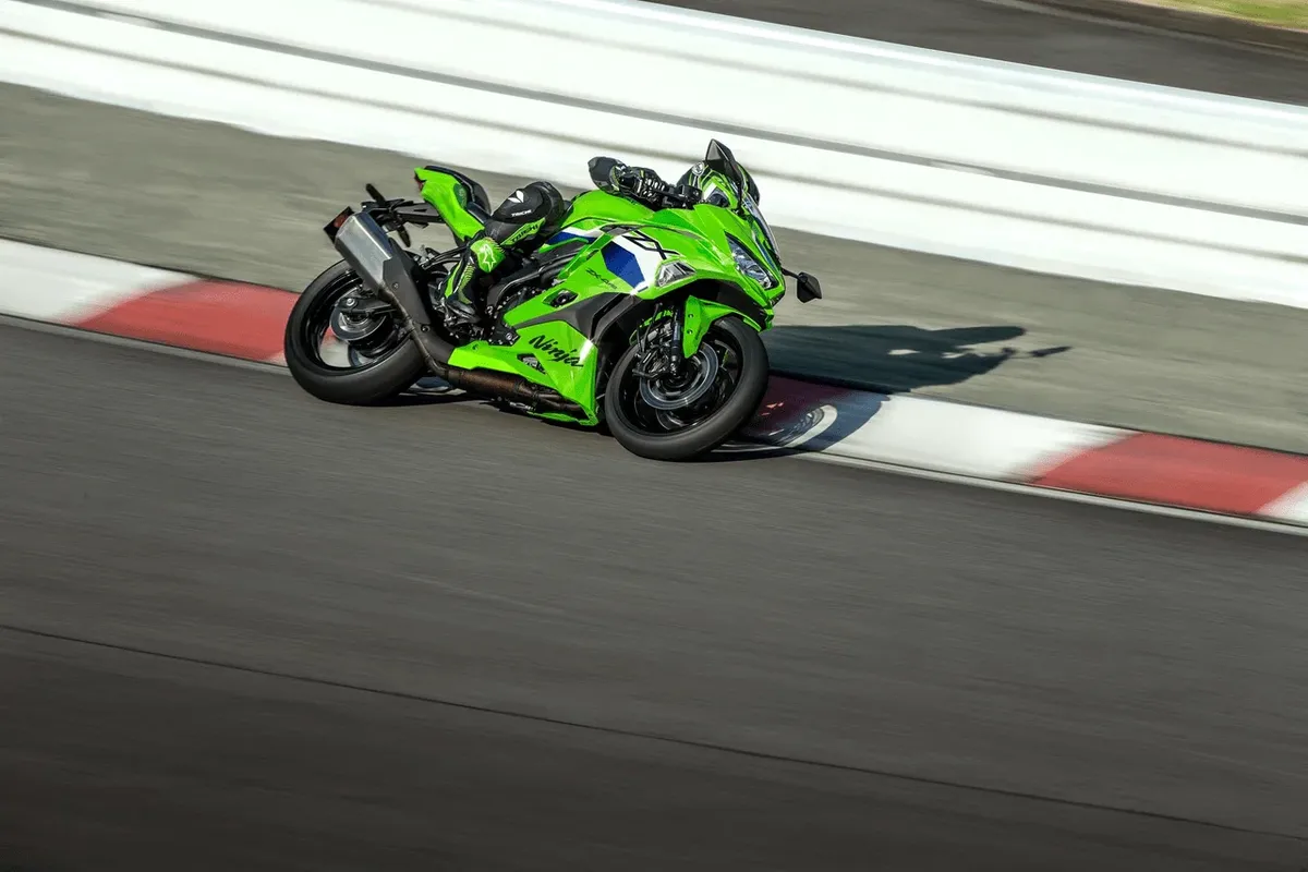 На Kawasaki Ninja ZX-4RR распространяется новое предложение по низкопроцентному финансированию — фото 3