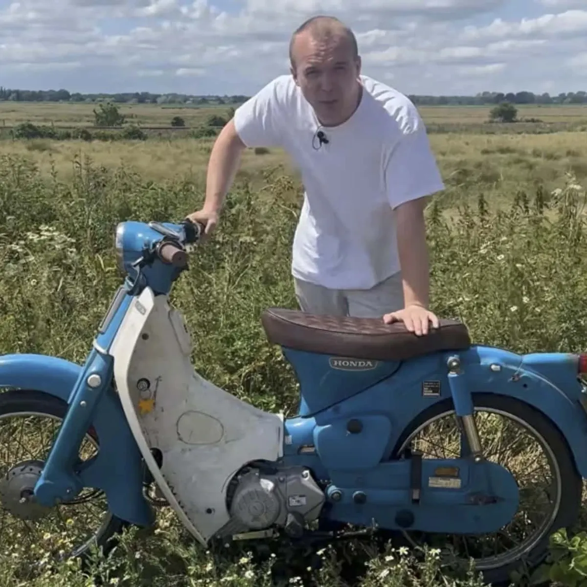 Винтажный скутер Honda Cub получил мега-двигатель: посмотрим, какую скорость он развивает — фото 3