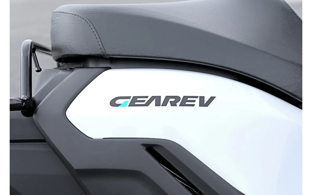 Yamaha выпустит электрический скутер Gear Rev для служб доставки 17 июля: запас хода до 100 км благодаря аккумуляторам Honda — фото 3