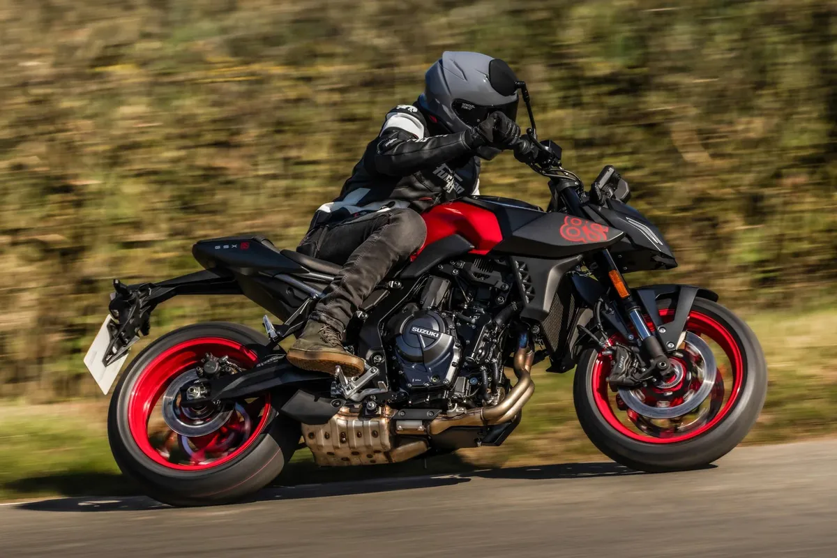 Suzuki GSX-8S предстает в новом облике этим летом — фото 2