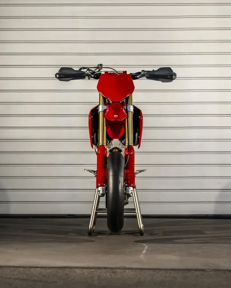 Ducati Desmo450 SM — новый гоночный супермотард из Болоньи — фото 3