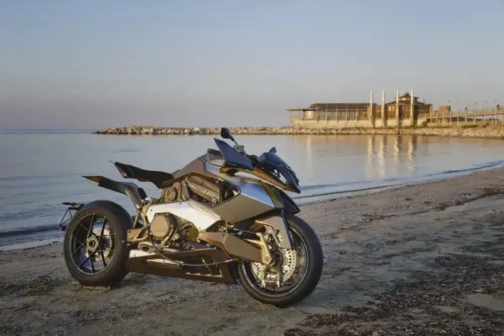 Vyrus Alien: с двигателем Ducati мощность превышает 200 лошадиных сил! — фото 2