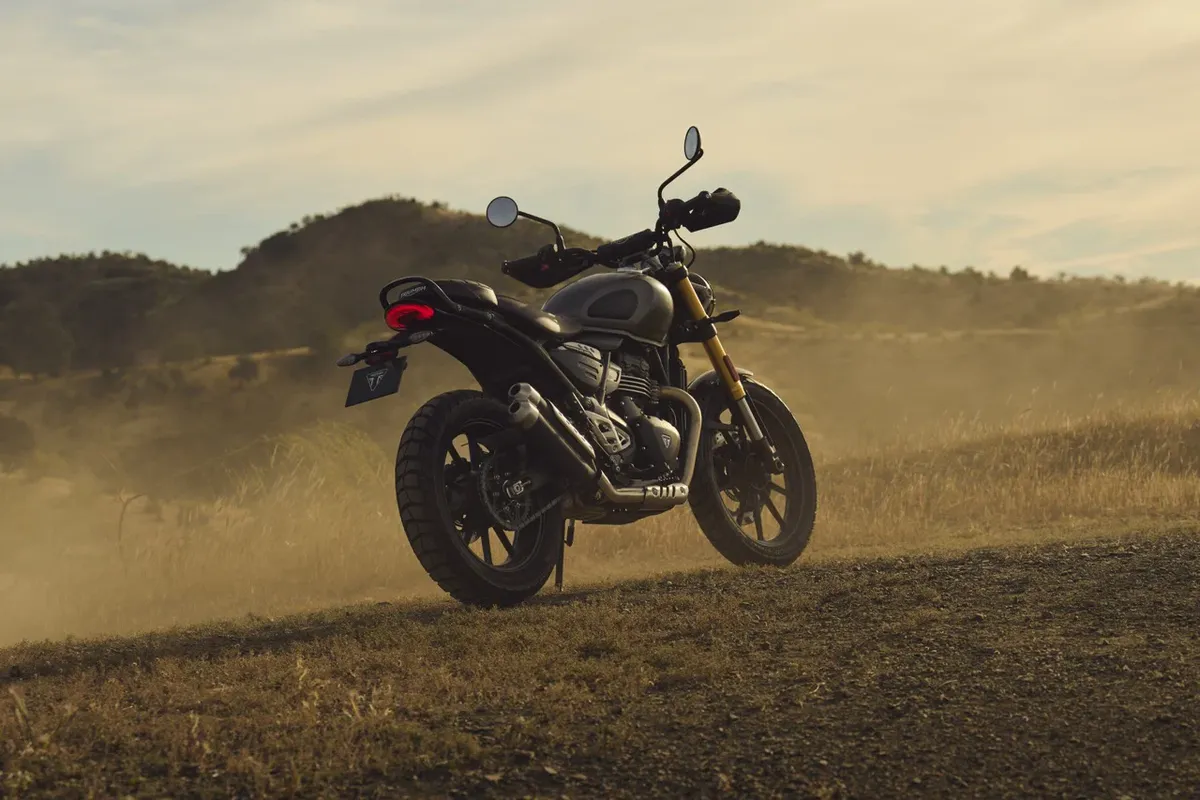 Triumph представила обновленные цветовые решения для линеек Tiger Sport 800, Speed Triple 1200 RS и Rocket 3 на 2027 год — фото 3