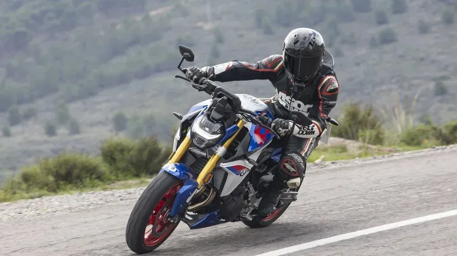 Обновления моделей 2027 года для BMW R12 G/S, F900 R и R1300 RS — фото 3
