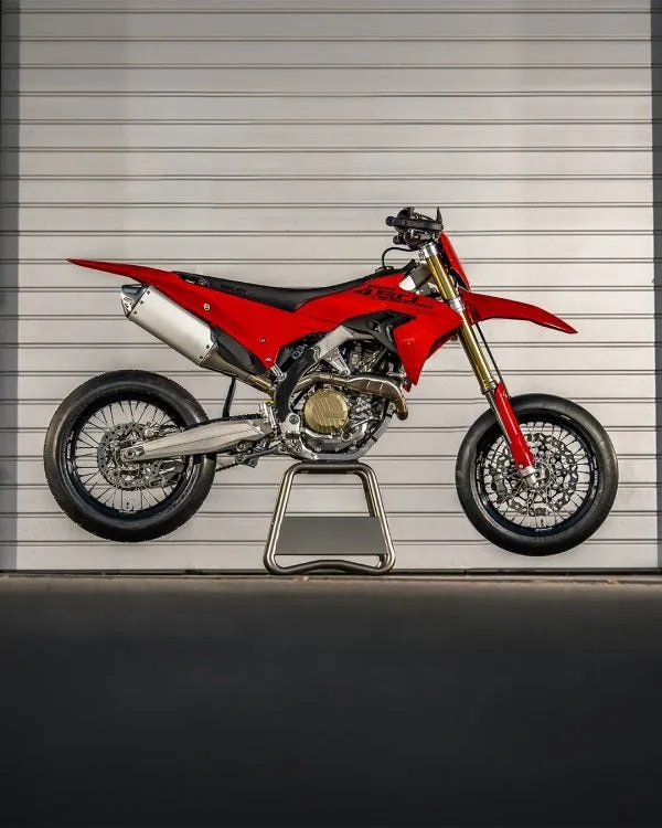 Ducati обращается к любителям супермото: «Подержите моё пиво...»