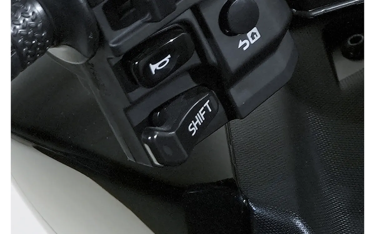 Новый спортивный скутер Yamaha AEROX 155 выходит на рынок 31 августа по цене 481 800 иен — фото 3