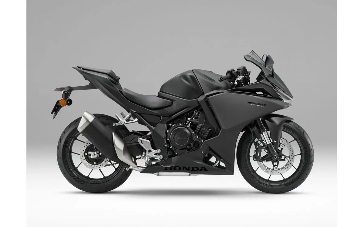 Футуристичный дизайн и рядная четверка: Honda CBR400R FOUR выйдет на рынок 18 сентября по цене 1 199 000 иен — фото 4